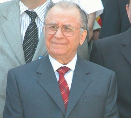 Iliescu vine la Cernavodă pentru a-şi lansa cartea